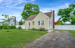 27 William Avenue, Central Islip, NY 11722