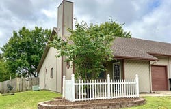 3553 SW Mission AVE, Topeka, KS 66614