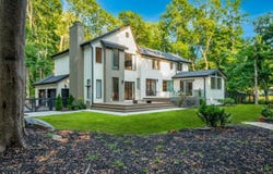160 Beacon St, Haworth Boro, NJ 07641-1904