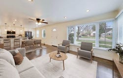 909 E Oakton Street, Arlington Heights, IL 60004