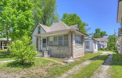 1242 S Garrison Avenue, Carthage, MO 64836