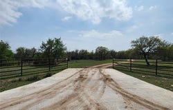 212 Oak Glen LN, Briggs, TX 78608
