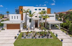 581 KINGFISHER LANE, LONGBOAT KEY, FL 34228