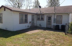 1308 W 4th St, Chanute, KS 66720