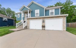6705 E 138th Terrace, Grandview, MO 64030