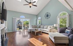 457 E Lake Circle, Chesapeake, VA 23322