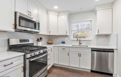 130 Sunrise Dr, Long Hill Twp., NJ 07933-1947