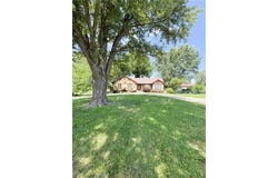27704 E US Highway 24 Highway, Buckner, MO 64016