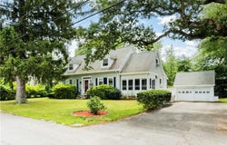 40 Grandview Avenue, Lincoln, RI 02865