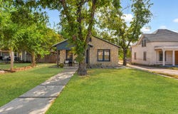 621 S Washington St, Fredericksburg, TX 78624