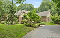 16941 Shore Oaks East Lane, Holland, MI 49424