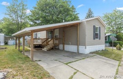 927 W Lake Drive, Fremont, MI 49412