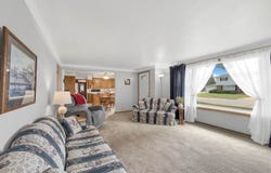1639 DEBRA Lane, GREEN BAY, WI 54302