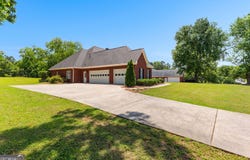 125 Lake Park Drive, Sharpsburg, GA 30277