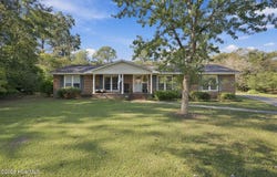 309 Willowbrook Court, New Bern, NC 28562