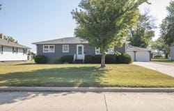 1610 21st Ave, Rock Valley, IA 51247