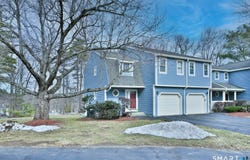 8 Village Green Road, Sturbridge, MA 01566