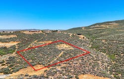 975 S Kerasi Court, Dewey-Humboldt, AZ 86327