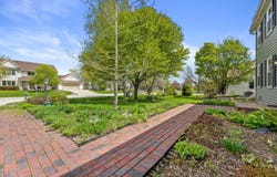 921 E Park Blvd, Oak Creek, WI 53154