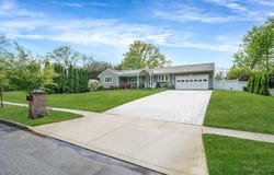 272 Bow Drive, Hauppauge, NY 11788