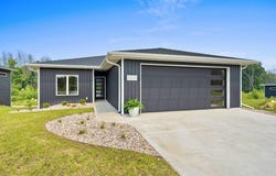 4001 ANTWERP Avenue, HOWARD, WI 54313-7518