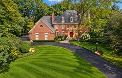 137 Circle Ridge Drive, Burr Ridge, IL 60527
