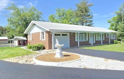 2110 RALEIGH Road, Eldorado, IL 62930-3411