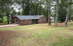 106 Hawthorne St, Talladega, AL 35160