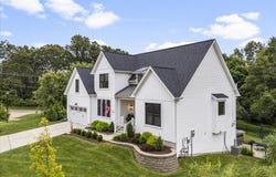 627 Old State Place Drive, Wildwood, MO 63038