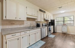 910 E Horner St, Atmore, AL 36502