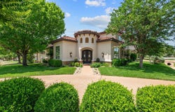 7 SUNVIEW RD, The Hills, TX 78738
