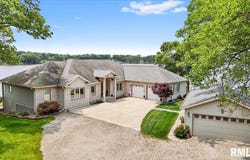 42 N Cotton Hill Lane, Springfield, IL 62712