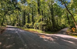 3806 Lakeview Drive, Pfafftown, NC 27040