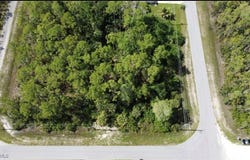 209 Woodburn Drive, Lehigh Acres, FL 33972