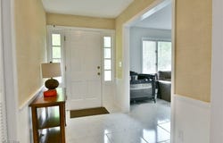 8615 Squirrel Hill Drive NE, Warren, OH 44484