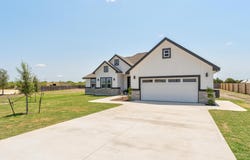 123 Bianca CIR, Del Valle, TX 78617