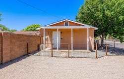 704 Pacific Avenue SW, Albuquerque, NM 87102