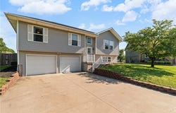 1307 Sam Den Circle, Cameron, MO 64429