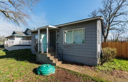 474 N 6th St, StHelens, OR 97051