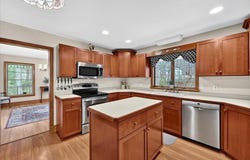 17 Baltzer Dr, Pembroke, MA 02359