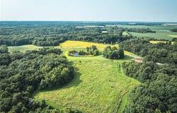 9070 Deer Run Lane, Plainview, IL 62685