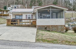 1369 Austin Lake Rd, Baxter, TN 38544