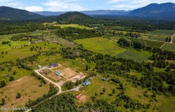 632 Cascade Ln, Naples, ID 83847