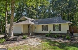 634 Knollwood, Conyers, GA 30094