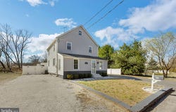 211 W PACIFIC AVENUE, MINOTOLA, NJ 08341