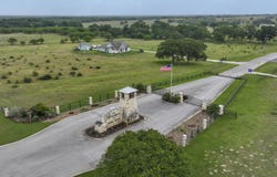 10 Patriot Circle, Luling, TX 78648