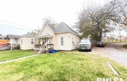 416 S WASHINGTON Street, Carbondale, IL 62901