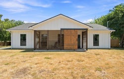 1111 Avenue K, Hondo, TX 78861