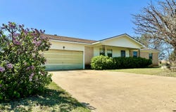 700 S Bowie Avenue, Tulia, TX 79088