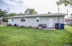 222 S Prairie Street, Greenville, IL 62246